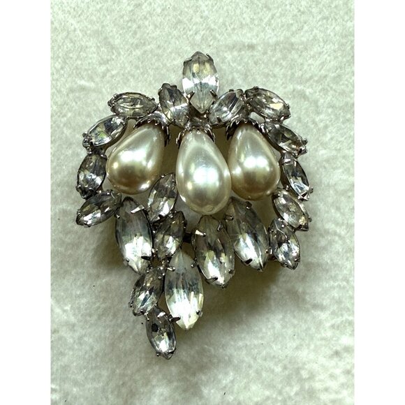 Vintage Rhinestone & Faux Pearl Wedding Brooch Pin - Picture 2 of 8